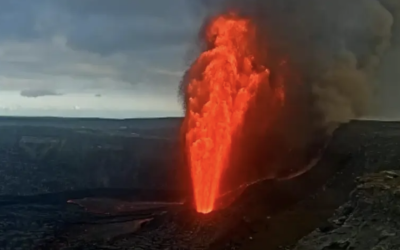 VOLCÁN KILAUEA ENTRA EN ERUPCIÓN; FUENTES DE LAVA ALCANZAN 300 METROS EN HAWÁI